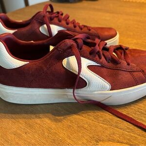 SketchersBurgundy and White Sneakers, Comfort